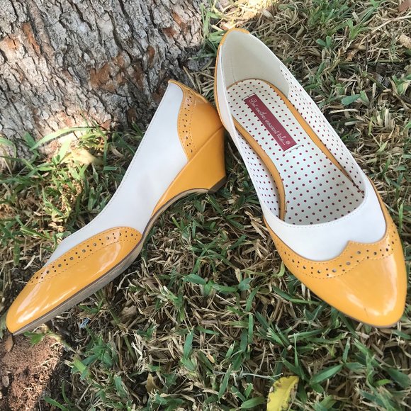 Wingtip Kitten Heels - Picture 4 of 4